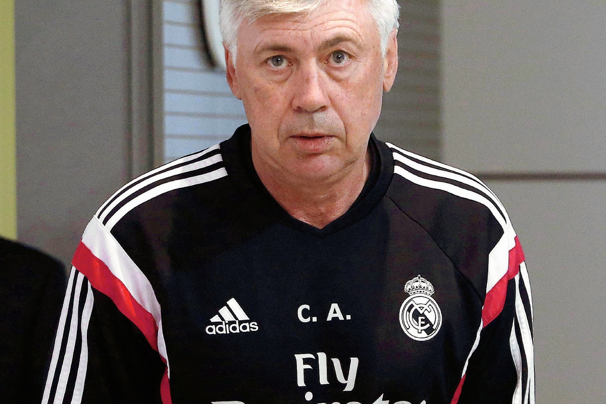 Carlo Ancelotti se muestra contento con la plantilla del Real Madrid. (Foto Prensa Libre: EFE).