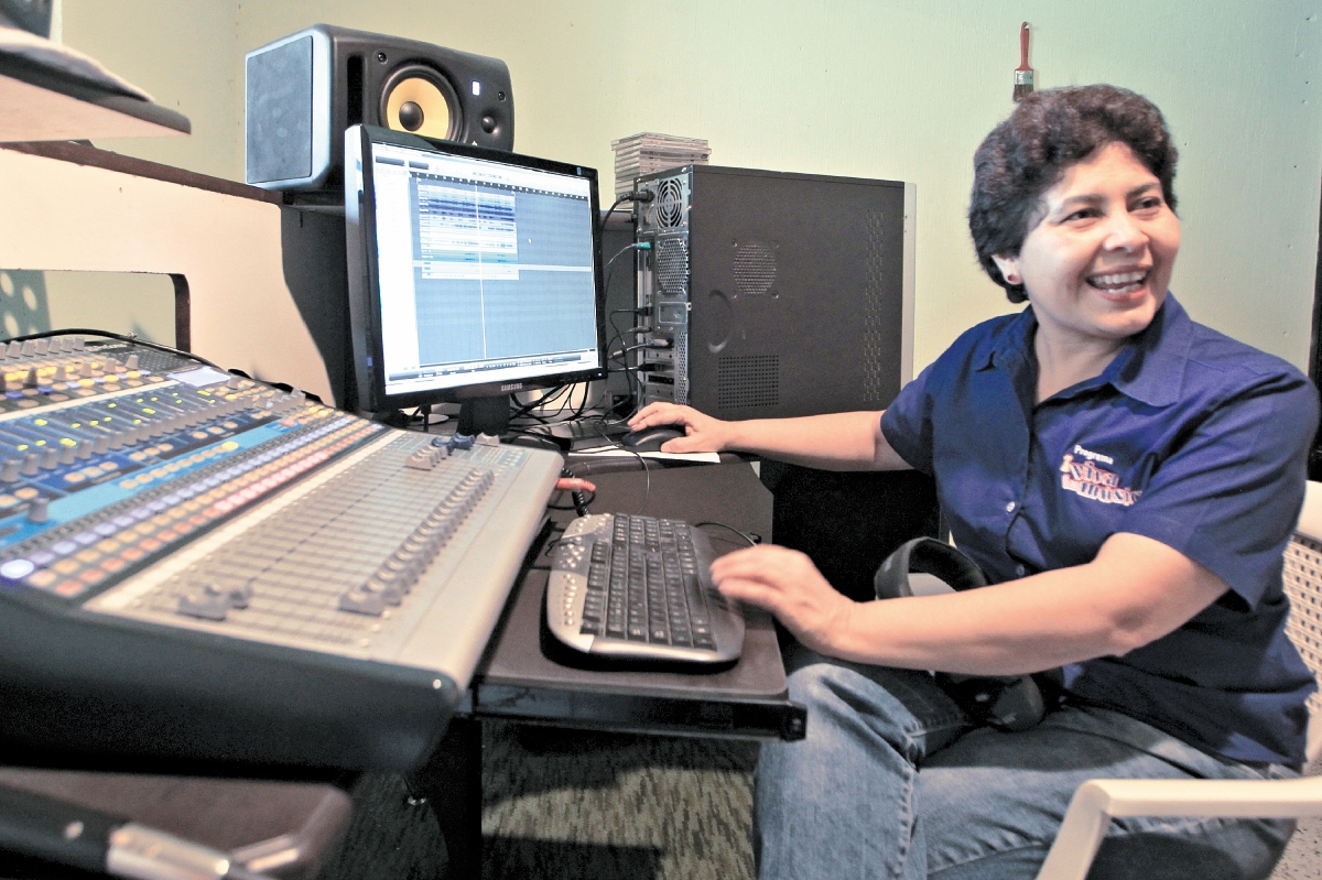 Batres es autora de la serie de libros ¡Viva la música! (Foto Prensa Libre Edwin Bercián)