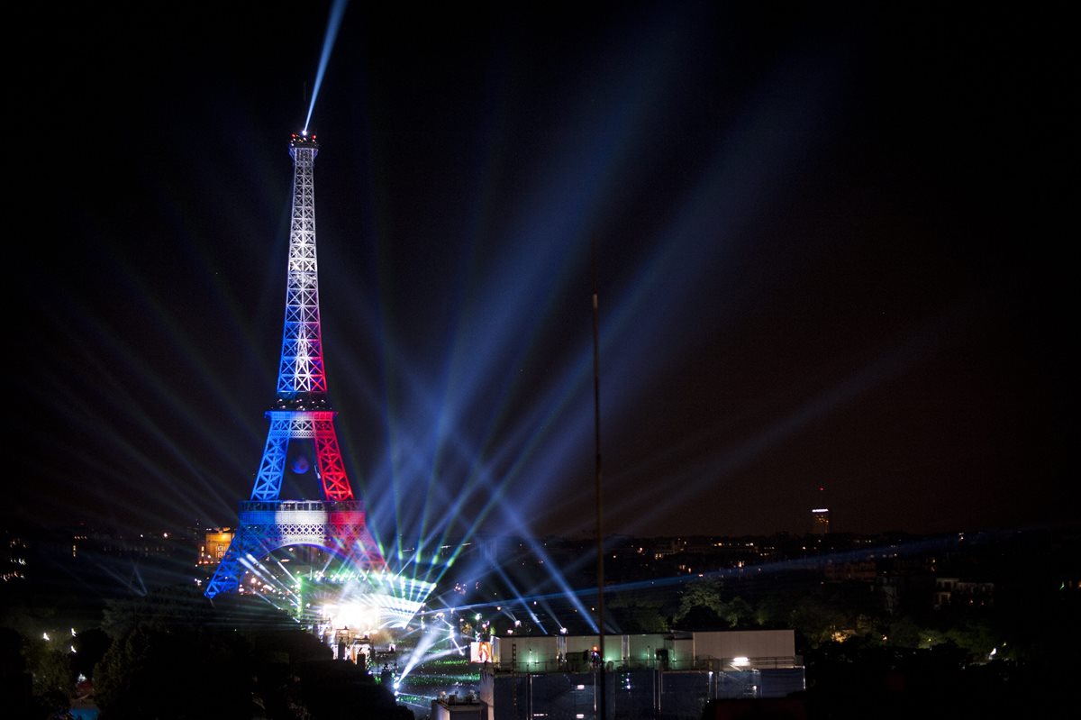 David Guetta, durante su concierto la noche del jueves, en Francia. (Foto Prensa Libre: EFE)