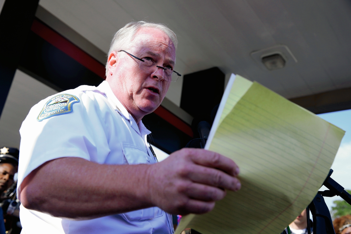 El jefe  de la Policía de Ferguson Thomas Jackson , habla durante una conferencia de prensa (Foto Prensa Libre: AP)