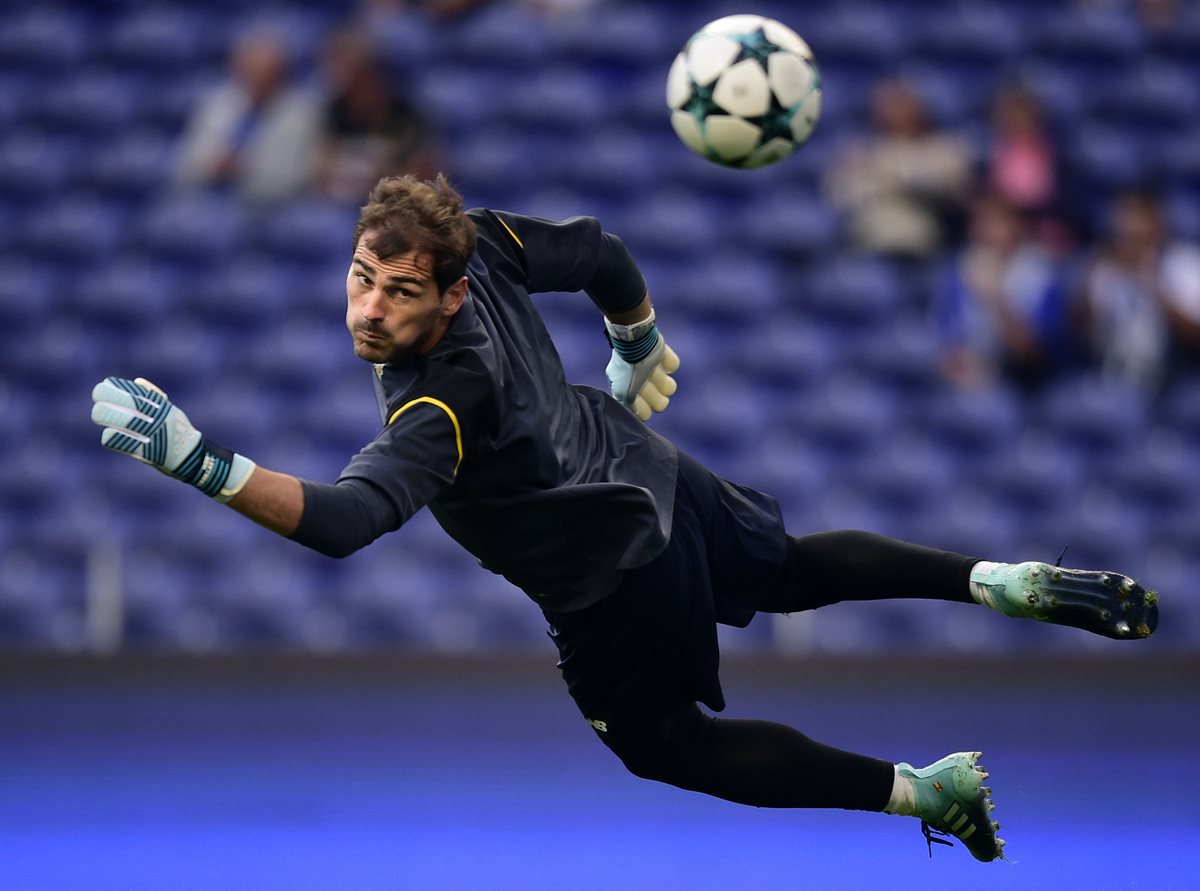 Casillas consiguió este domingo el título de la liga portuguesa con el Oporto. (Foto Prensa Libre: AFP)