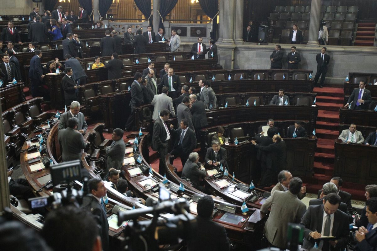 Analistas aseguran que la banbaca Líder, ahora la más fuerte en el Congreso, perderá poco a poco a sus diputados. (Foto Prensa Libre: Hemeroteca PL)