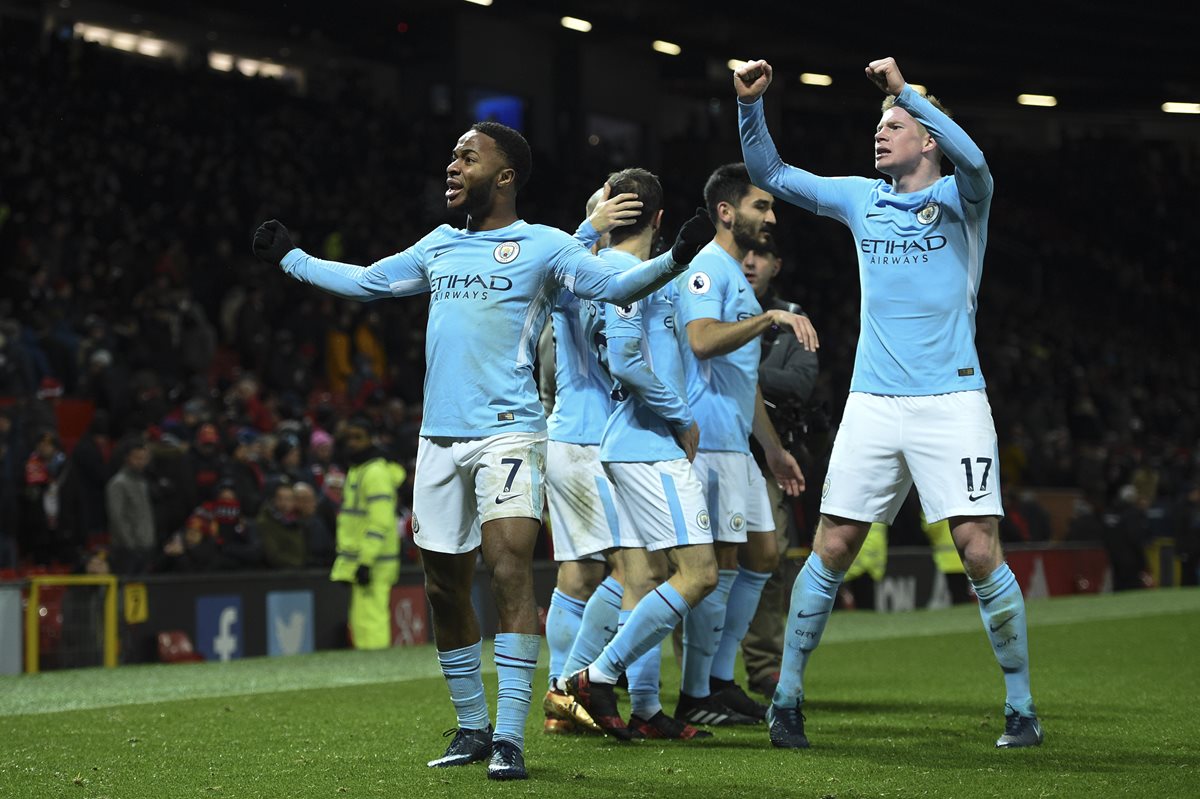 El City consiguió una gran victoria de visita en el derbi de Mánchester. (Foto Prensa Libre: AFP)