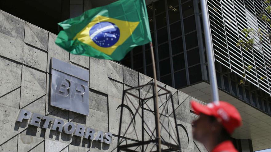 La empresa estatal brasileña Petrobras, sacudida por fuerte escándalo de corrupción. (Foto Prensa Libre: AFP).