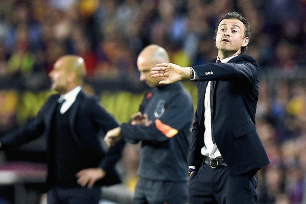 Luis Enrique da indicaciones durante el partido ante el Bayen Munich. (Foto Prensa Libre: AFP).