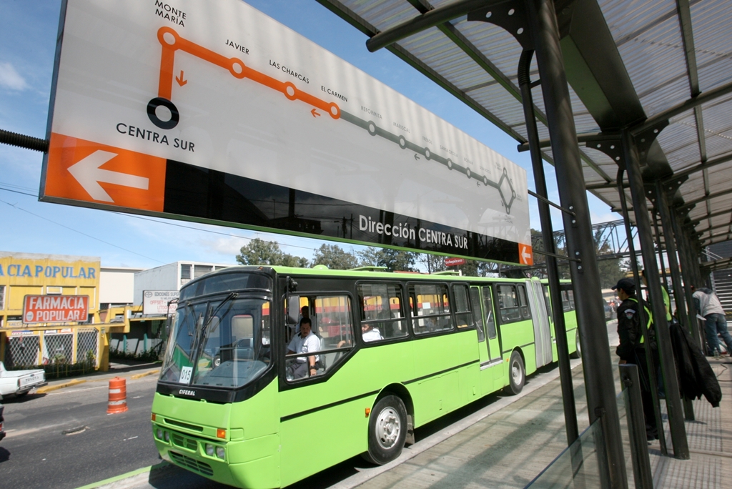 Préstamo es necesario para el mantenimiento del servicio del Transmetro. (Foto Prensa Libre: Hemeroteca)