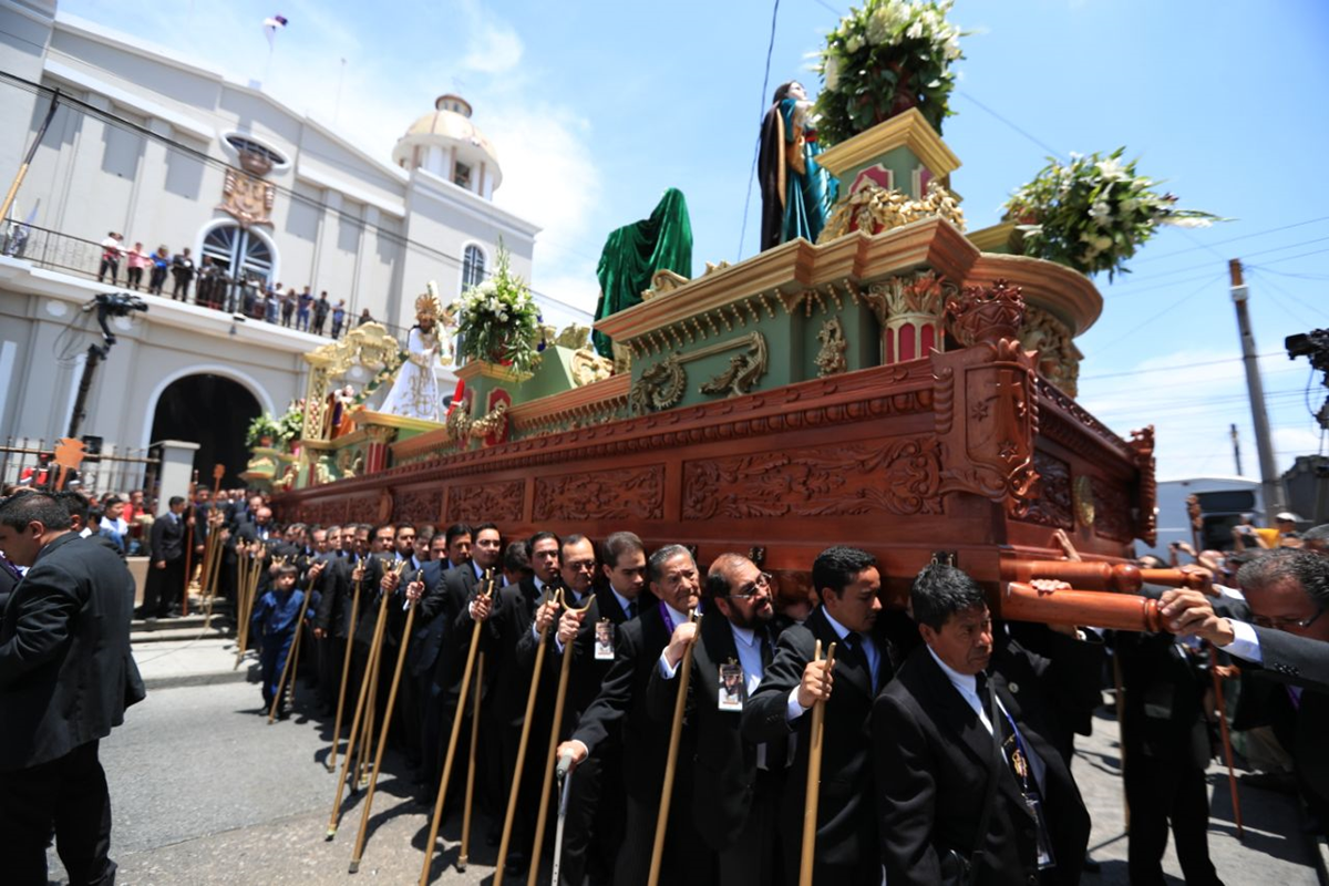 La alegoría del anda esta basada en Mateo 25:1 que habla de 10 vírgenes. (Foto Prensa Libre: Carlos Hernández)