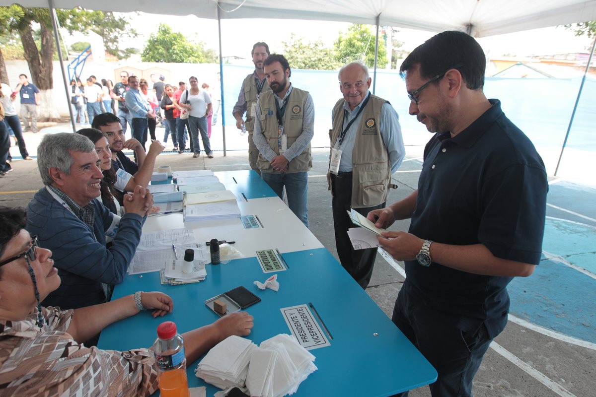 Observadores de la OEA durante los pasados comicios en Guatemala. (Foto Prensa Libre: Hemeroteca PL)