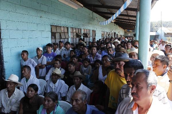 Vecinos participan en  reunión  con autoridades  de gobierno  y municipales  acerca de la administración  del Salto  de Chilascó.