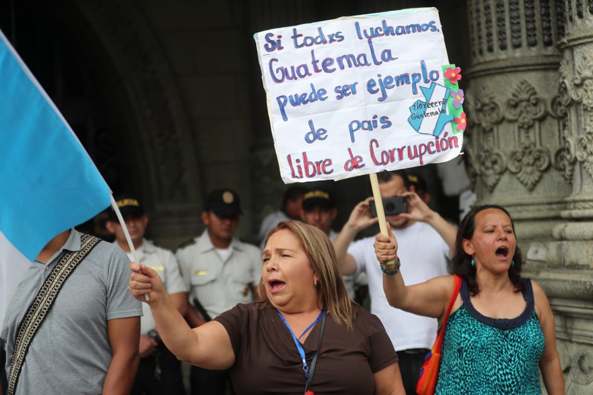 Estas manifestantes están a favor de la lucha contra la corrupción