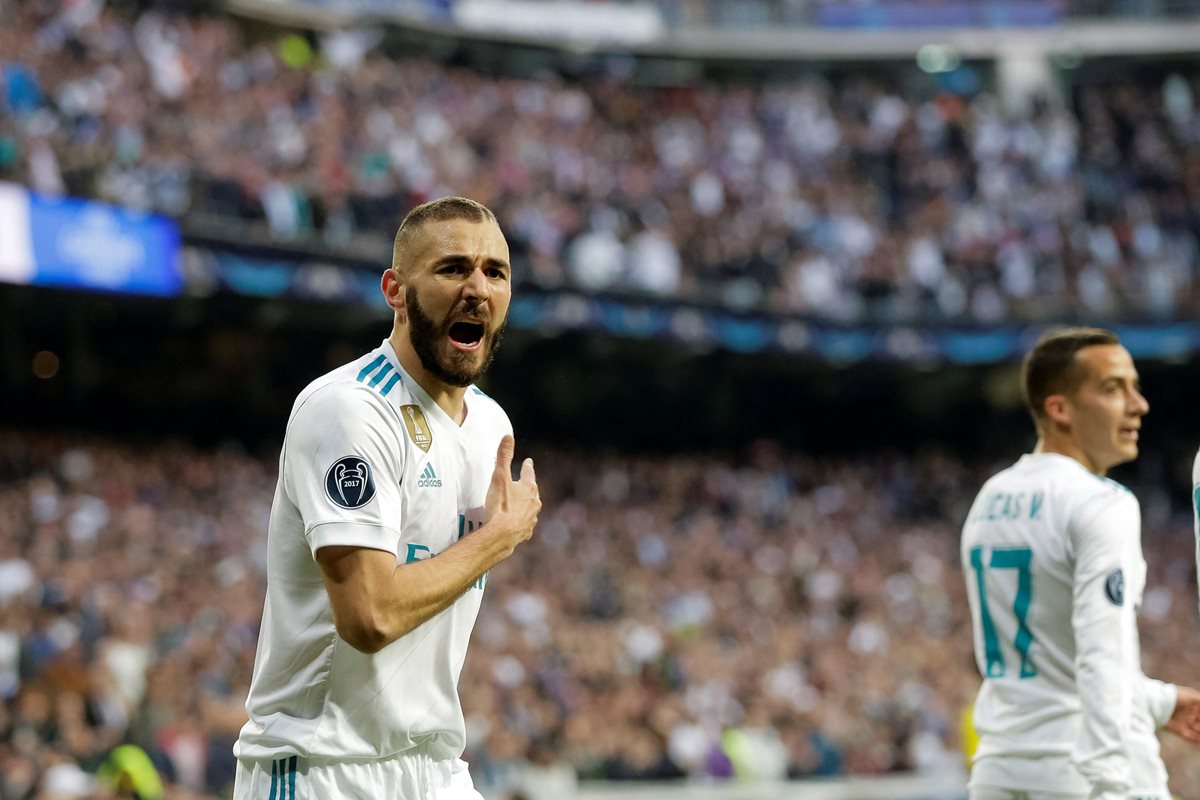 El francés celebró con eufória el gol de los blancos y se lo dedicó a los seguidores en el estadio.