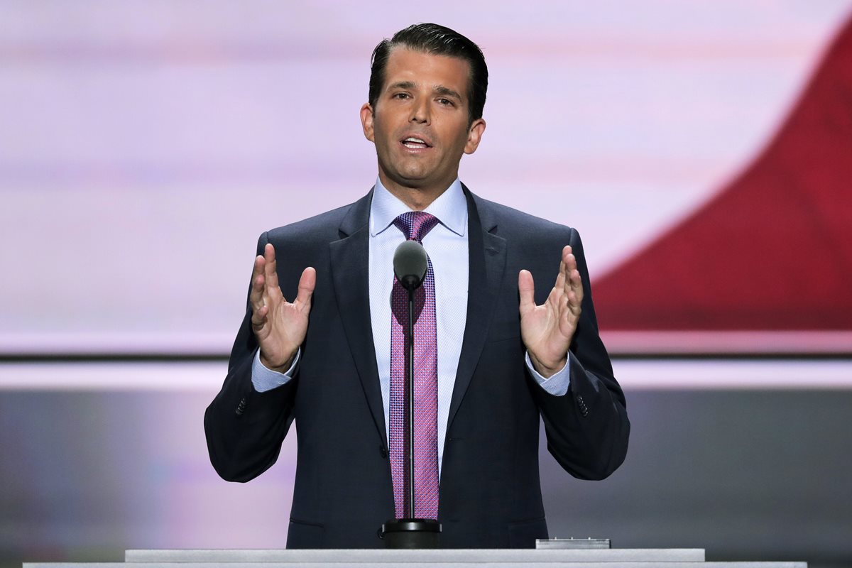 Donald Trump Jr. en un reciente acto de campaña de su padre, Donald Trump. (Foto Prensa Libre: AP).