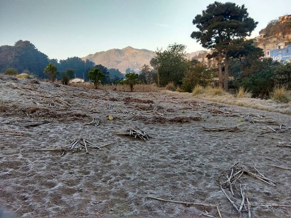 En San Juan Ostuncalco, Quetzaltenango la temperatura llegó a -1 grado reportan vecinos y autoridades de Salud. (Foto Prensa Libre: Stereo 100)