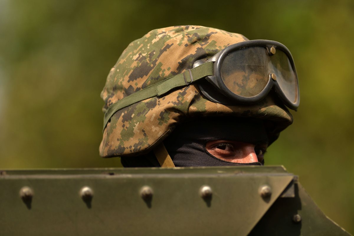 Militares y policías son blanco predilecto de las pandillas salvadoreñas, en particular cuando se encuentran de licencia. (Foto Prensa Libre: AFP).