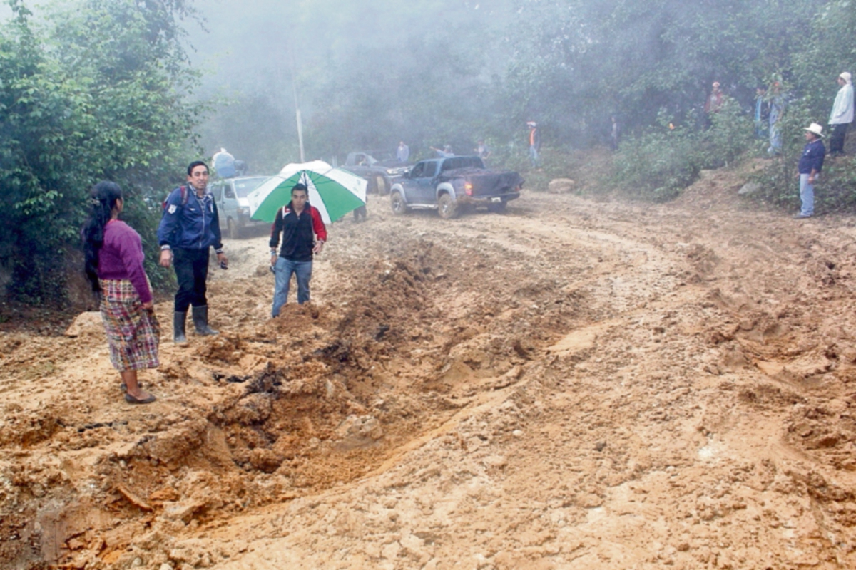 La ruta hacia San Andrés Semetabaj se vuelve intransitable en invierno.