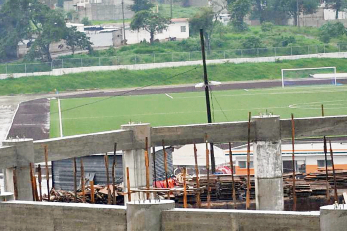 La segunda  fase de la obra incluye  domo, pero está suspendida desde hace dos meses.