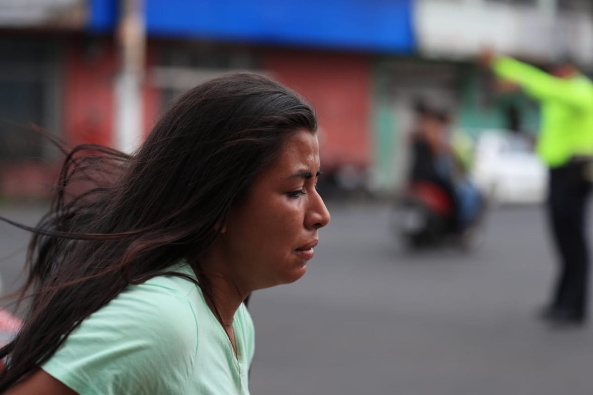 La desesperación era visible en los rostros de las personas que buscaban refugio.