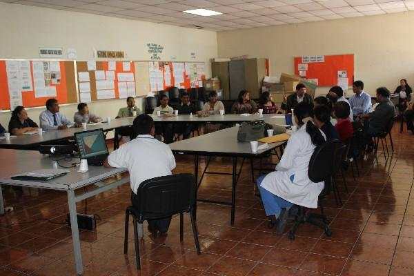 representantes de instituciones debaten sobre muertes maternas.
