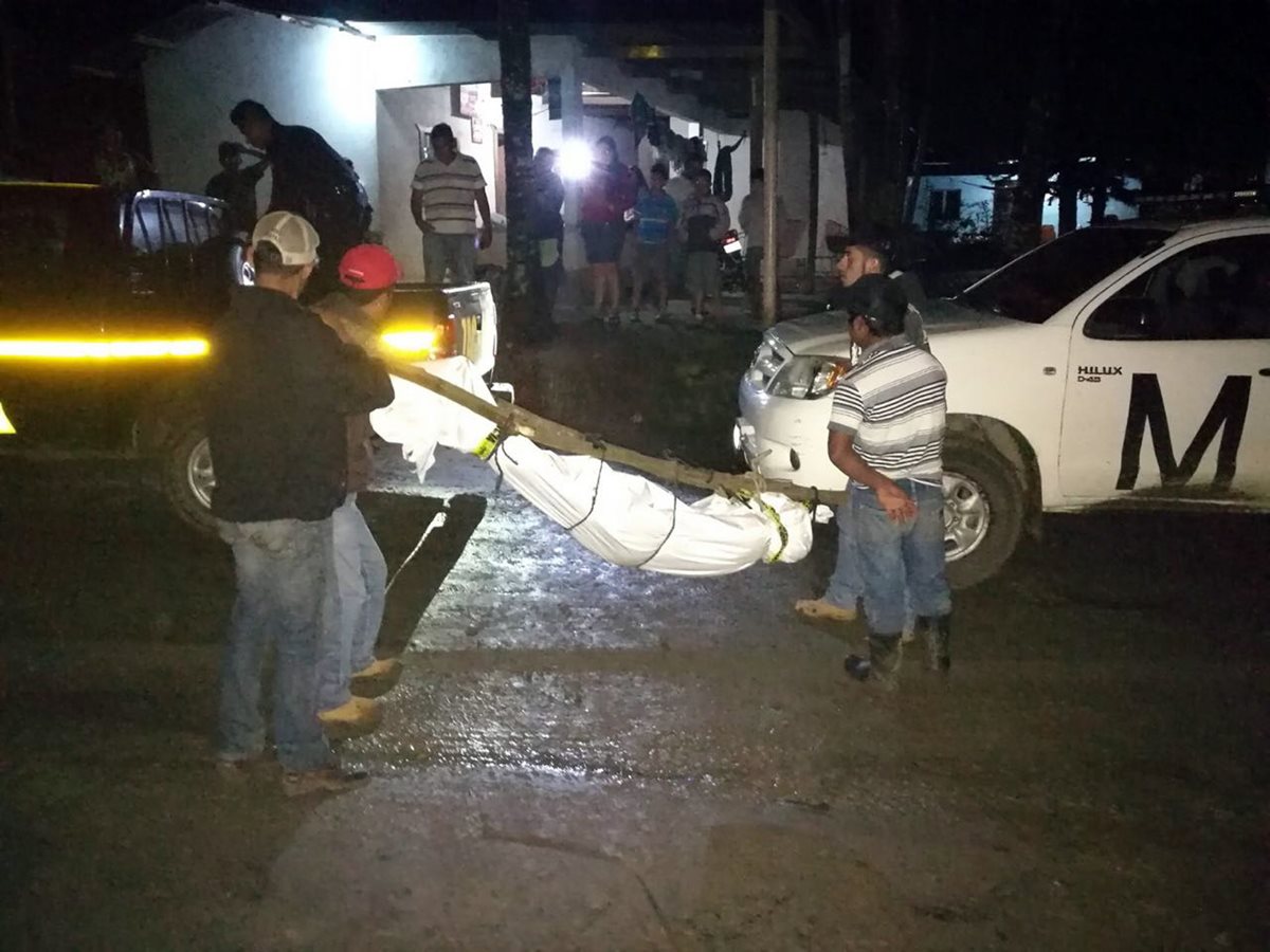 María Francisca Suchité, de 38 años, fue ultimada por su esposo, en la aldea Betel, Gualán, Zacapa. (Foto Prensa Libre: Julio Vargas)