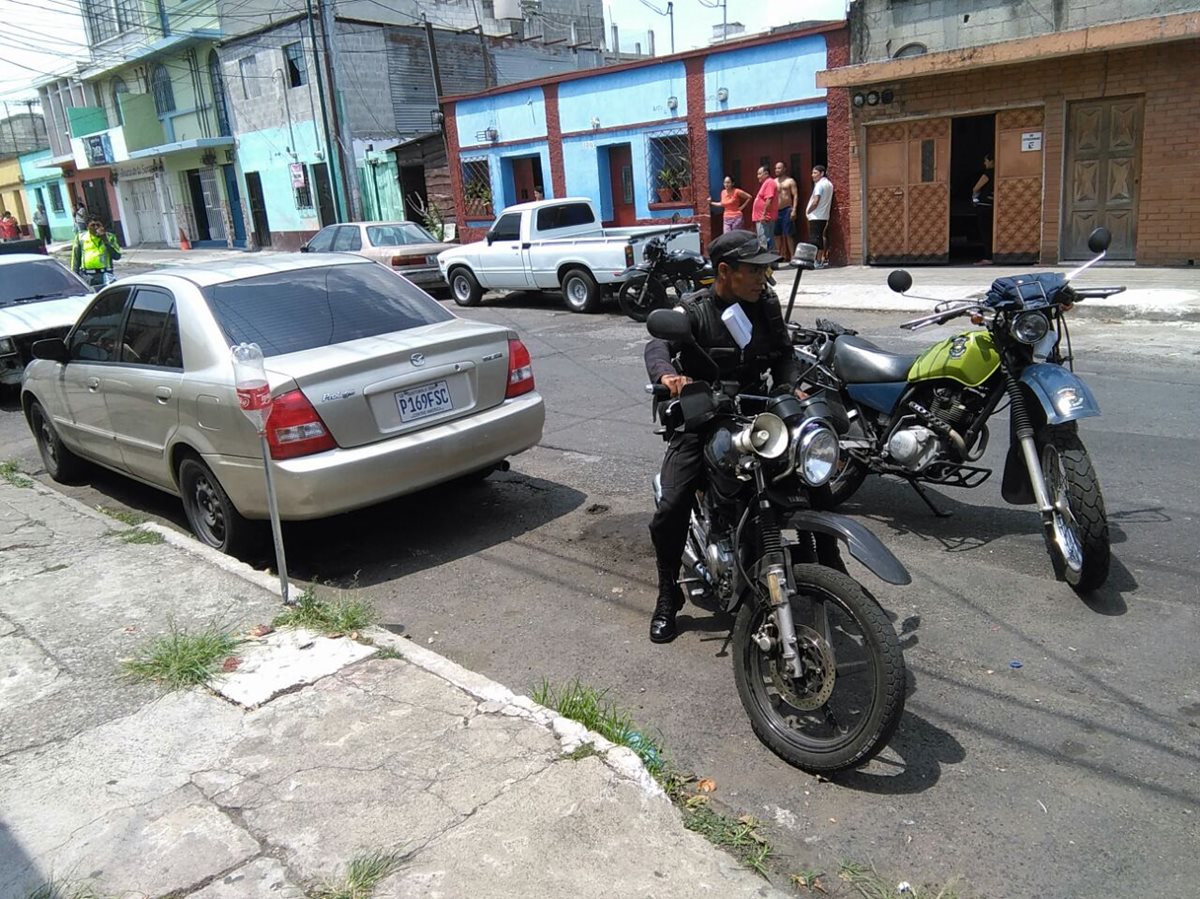 La policía supone que se utilizó un revólver en el ataque porque no encontraron ningún casquillo. (Foto Prensa Libre: Estuardo Paredes)