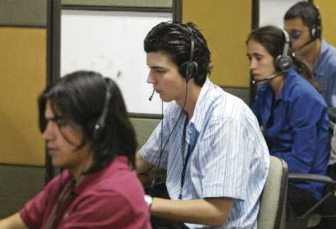 los centros de llamadas requieren gente  bilingüe y tienen plazas, pero les faltan perfiles.