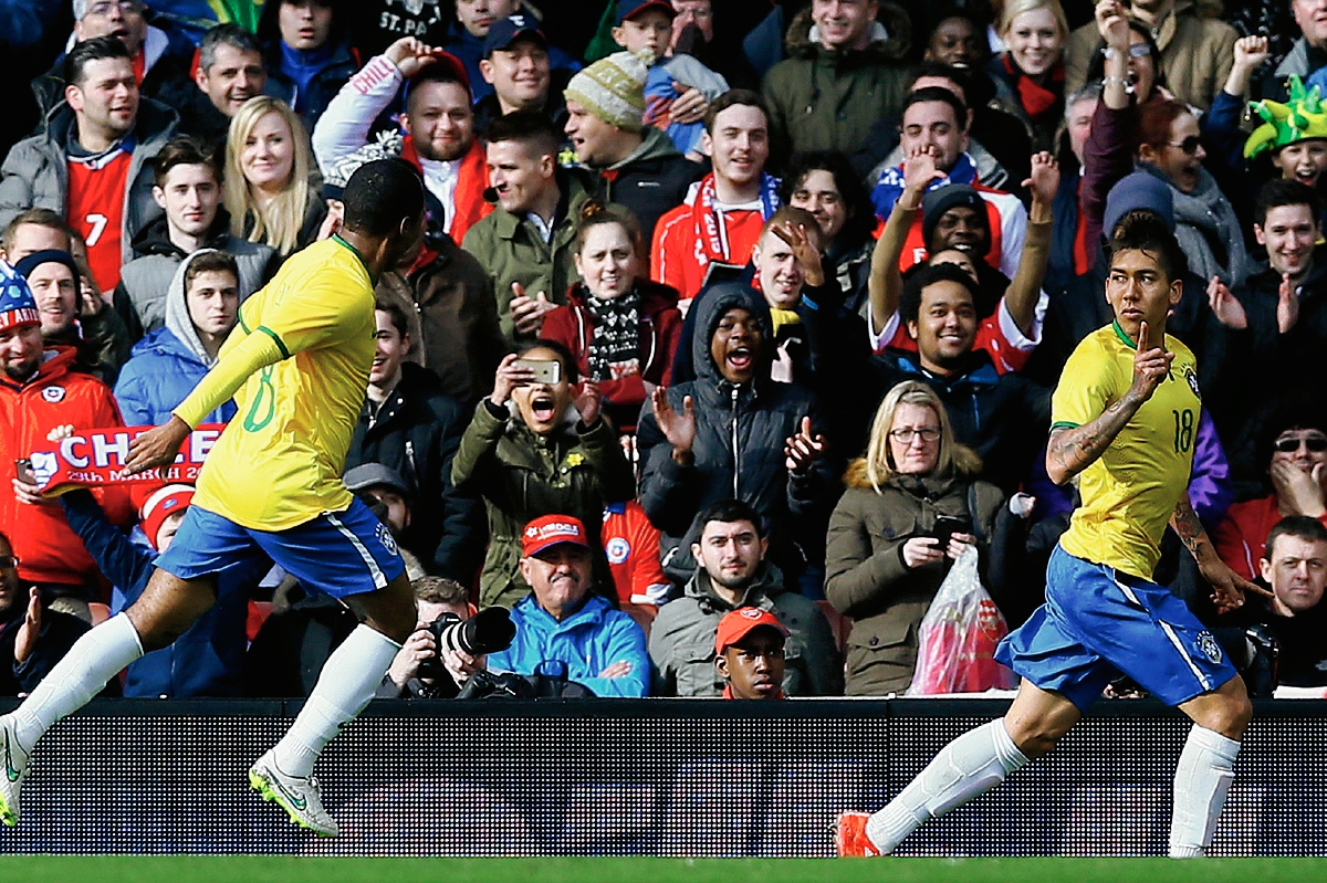 Firmino sentenció a Chile con un gol en la recta final del duelo. (Foto Prensa Libre:AP)