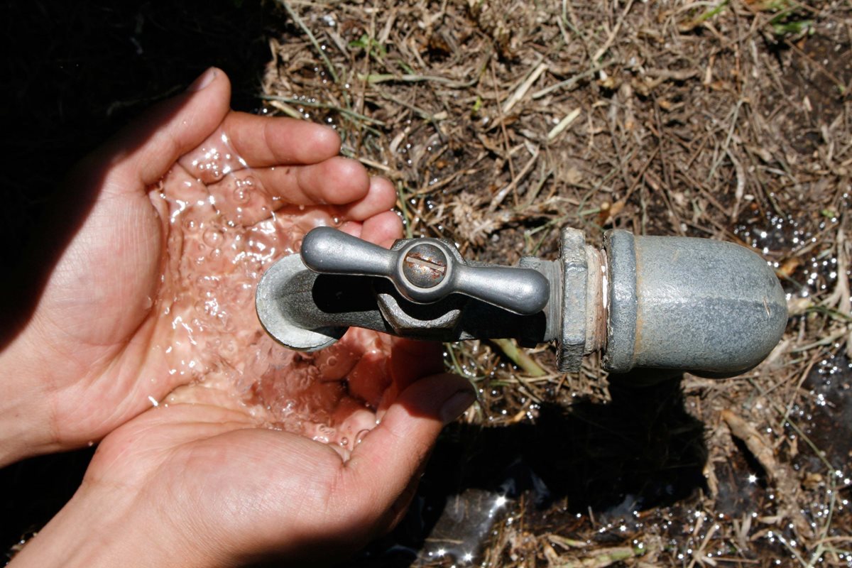 Los capitalinos no tendrán agua este domingo por mantenimiento eléctrico de la planta de tratamiento Ojo de Agua. (Foto Prensa Libre: Hemeroteca PL)