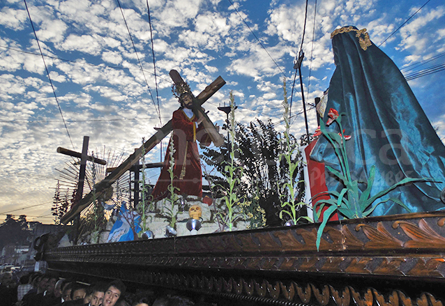 Procesión de la Colonia San José Obrero, zona 7. (Foto: Néstor Galicia)