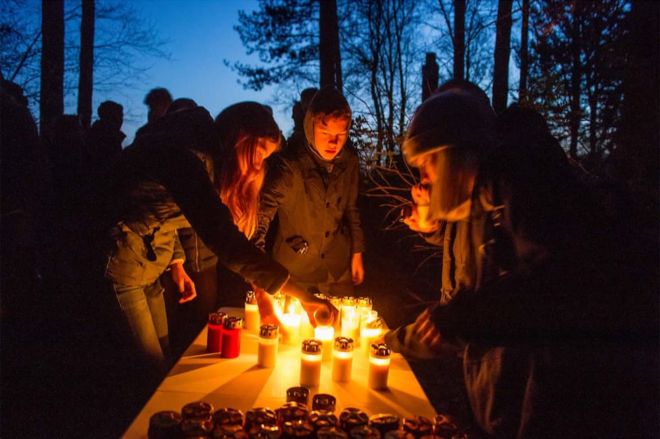 Hoy cientos de holandeses honran la memoria de los prisioneros uzbekos asesinados por los nazis. MARCO HOFSTE PHOTOGRAPHY