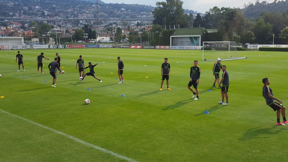 Luego de ganarle a Honduras, el viernes México empezó con la preparación para enfrentar a Estados Unidos. (Foto Prensa Libre: cortesía Twitter MiSeleMX)