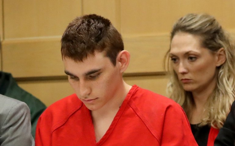 Nikolas Cruz comparecerá ante un juzgado de Miami, Florida, acusado de 17 cargos de asesinato premeditado. (Foto Prensa Libre: EFE)