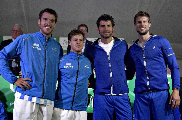 Parte del equipo de Argentina e Italia que se enfrentarán a partir del viernes por la corona. (Foto Prensa Libre: AFP).