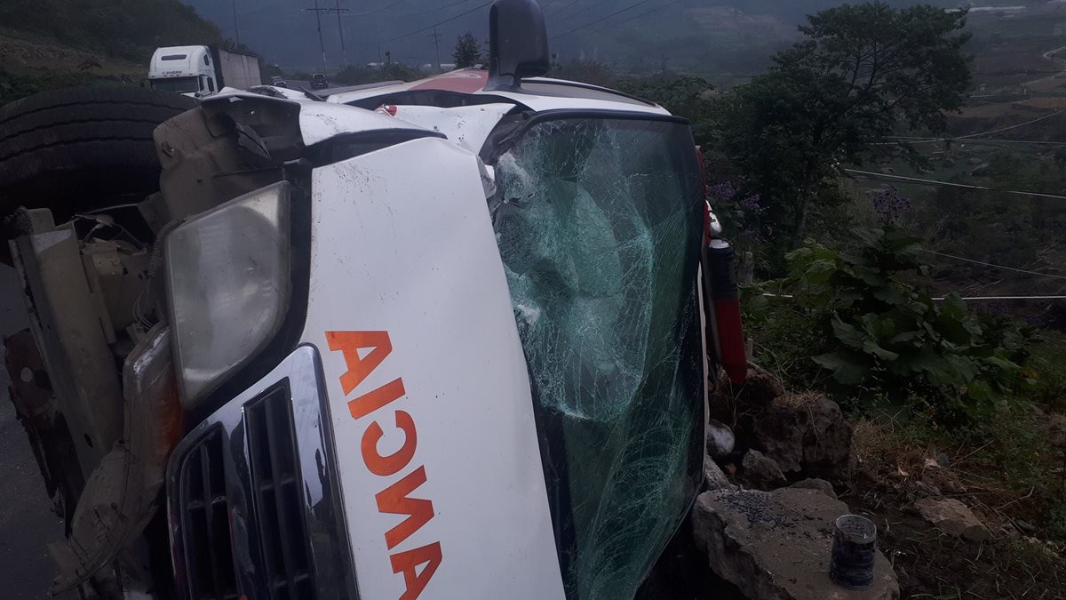 El accidente ocurrió cuando los bomberos regresaban de atender una emergencia. (Foto Prensa Libre: Cortesía)