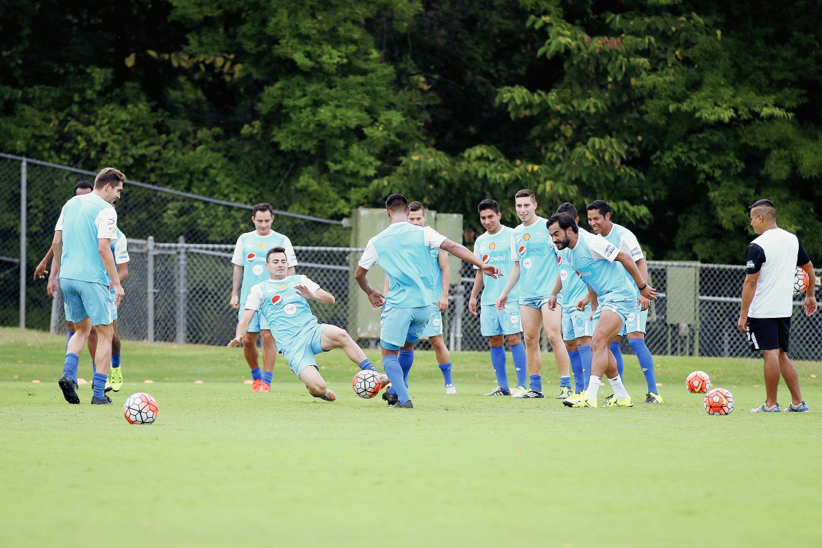 La Selección trabajó ayer en el campo de la Universidad de Charlotte. (Foto Prensa Libre: Cortesía Fedefutbol)