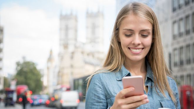 Si quieres gastar menos en tu tarifa de datos, hay varias opciones para iOS y Android que permiten llevar un control personalizado. GETTY IMAGES