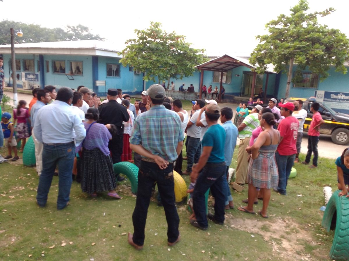 Lugar donde fue arrollada por una motocicleta una mujer, en Sayaxché, Petén. (Foto Prensa Libre: Rigoberto Escobar)