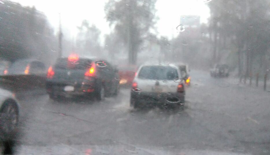 Movimiento vehicular en el Anillo Periférico. (Foto Prensa Libre: Antonio Barrios)