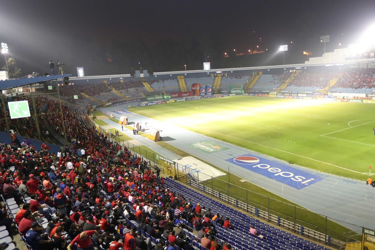 La gramilla del Doroteo Guamuch vibró con el apoyo de la afición.