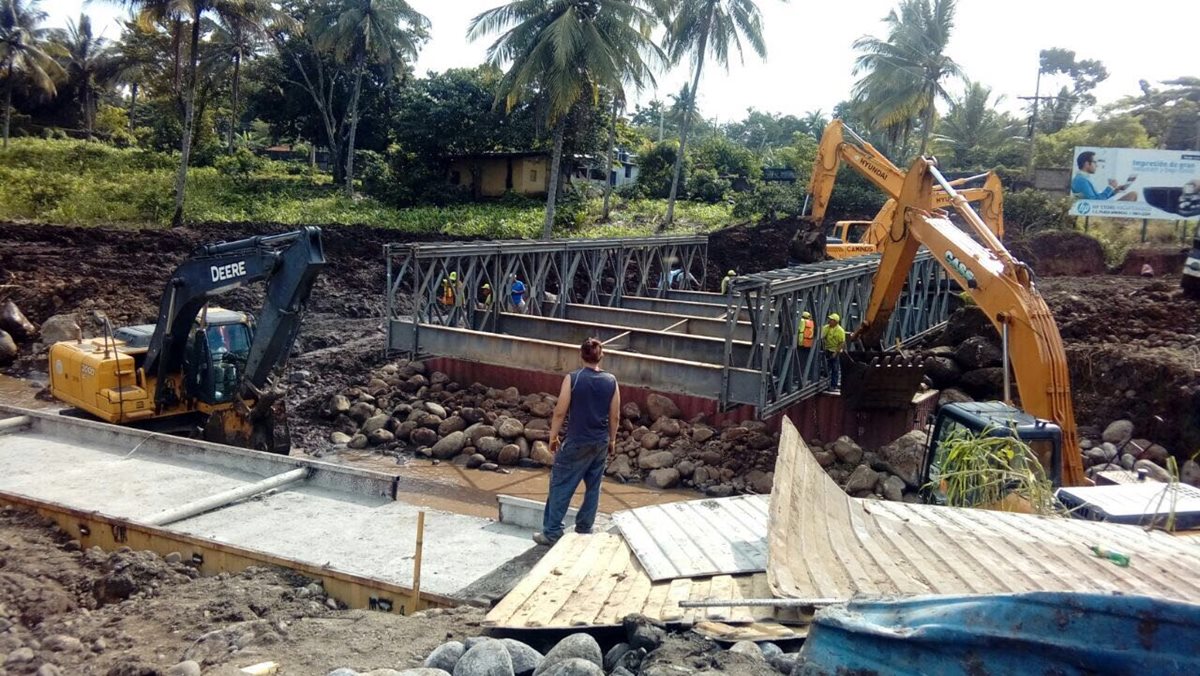 Avanzan los trabajos para la habilitación de la ruta en el kilómetro 166, Cuyotenango, Suchitepéquez. (Foto Prensa Libre: CIV)