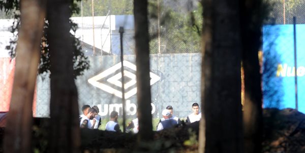 La Selección Nacional de futbol desarrolló su entrenamiento a puerta cerrada, en el Proyecto Goal. (Foto Prensa Libre: Edwin Fajardo)