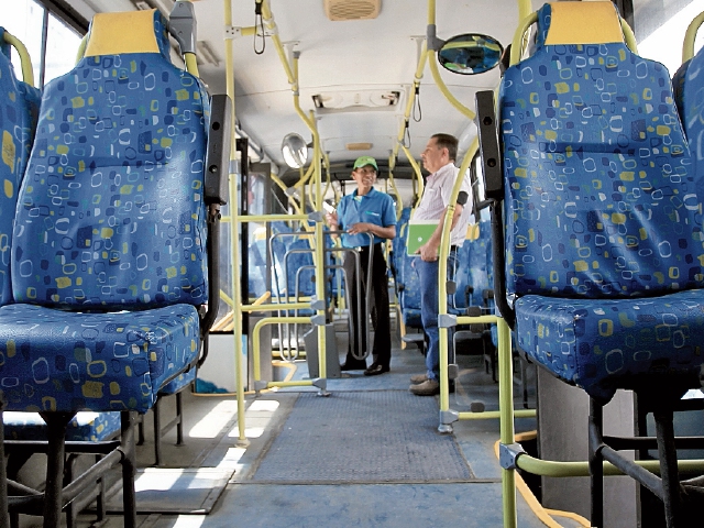 Sillones de las unidades del Express Roosevelt están deteriorados, los buses son de segunda mano.