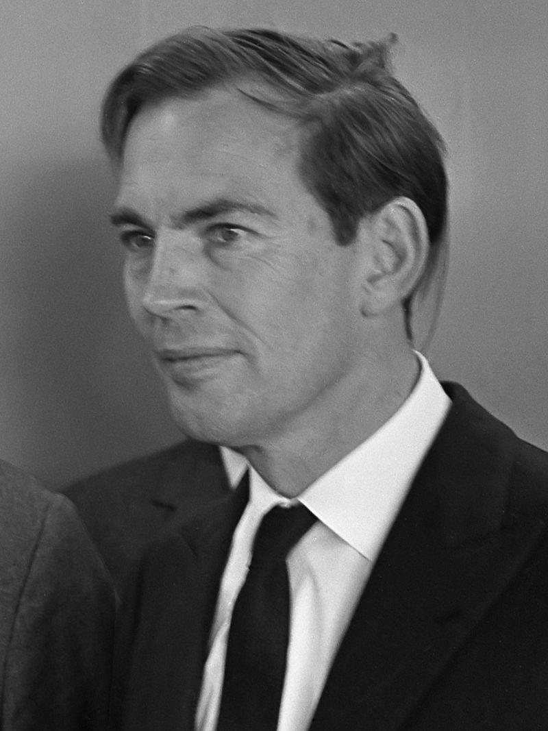 Christiaan Neethling Barnard Cardió?logo y cirujano sudafricano naci?ó el 8 de noviembre de 1922. (Foto: Internet)