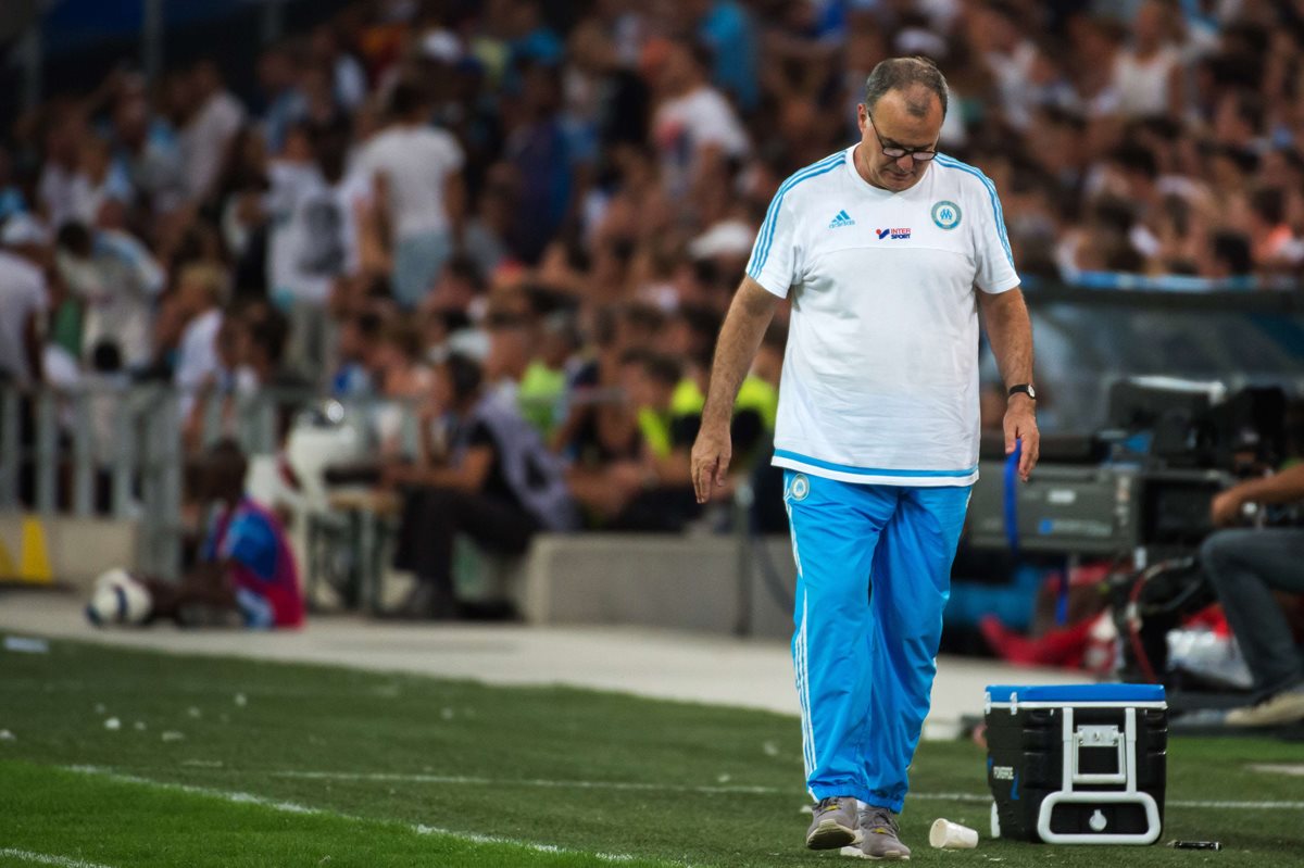 Bielsa volvió al ojo de huracán tras una nueva renuncia que tomó a todos por sorpresa. (Foto Prensa Libre: AFP)