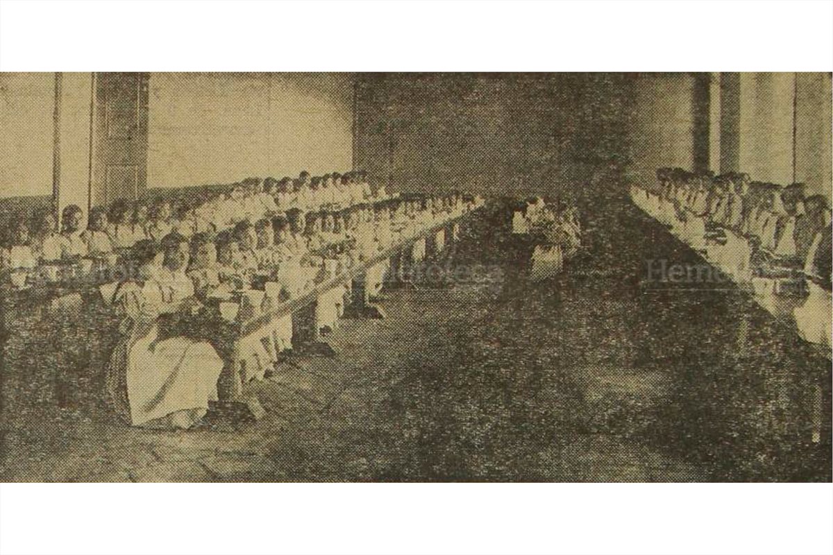 Una vista del antiguo comedor en el entonces hospicio nacional, donde se aprecia la pulcritud y uniformidad de las alumnas, al momento de ingerir sus alimentos. (Foto: Hemeroteca PL)