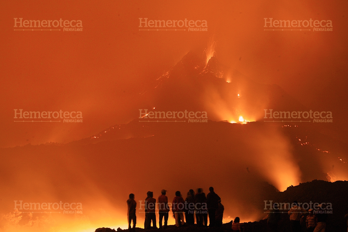 El 27 de mayo de 2010 el Volcán de Pacaya erupciona fuertemente. (Foto: Hemeroteca PL)