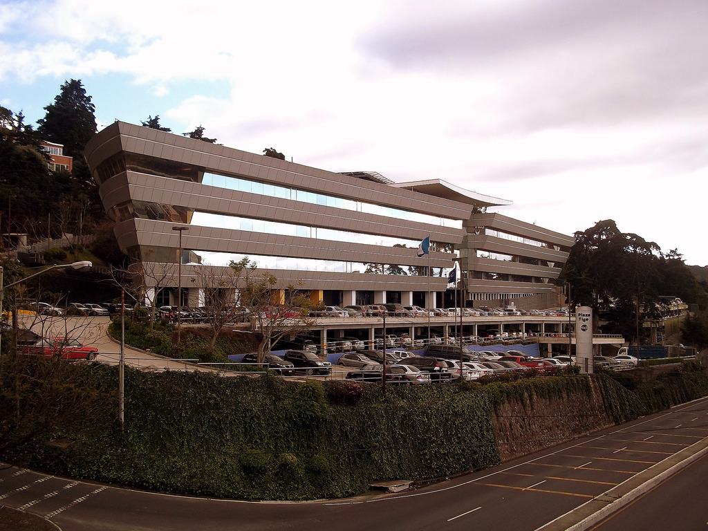 Oficinas centrales de Tigo, en las afueras de la Ciudad de Guatemala. (Foto Hemeroteca PL)