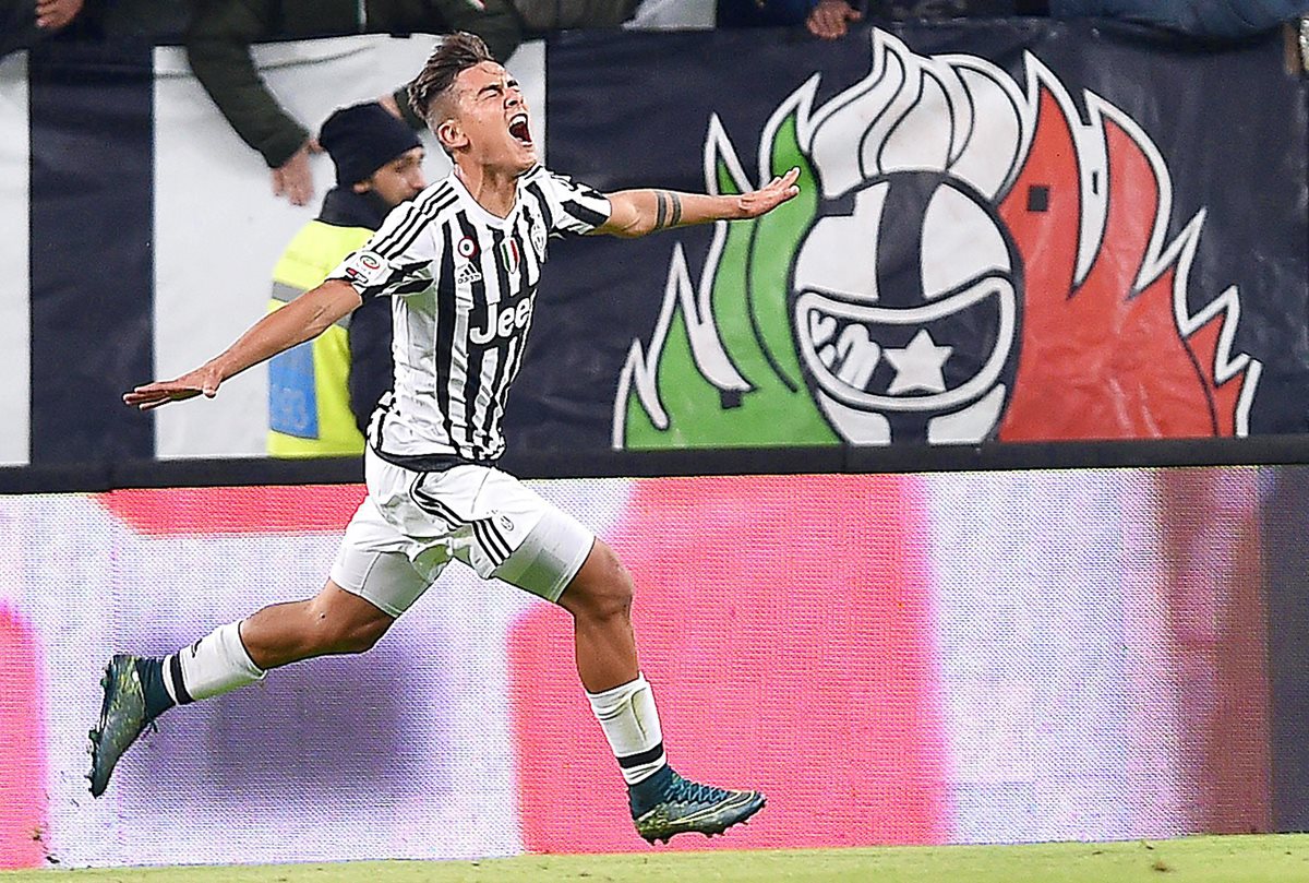 Dybala celebra el gol efusivamente ante el AC Milán. (Foto Prensa Libre: EFE)