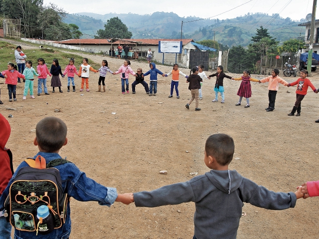 La Educación Física tiene como objetivo hacer que el ser humano se mantenga en movimiento para desarrollarse mejor. (Foto Prensa Libre: Hemeroteca)