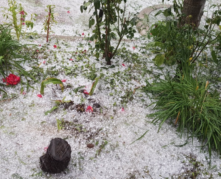 El usuario @Josuehpappa compartió en su cuenta estas imágenes de la granizada en Villa Nueva.