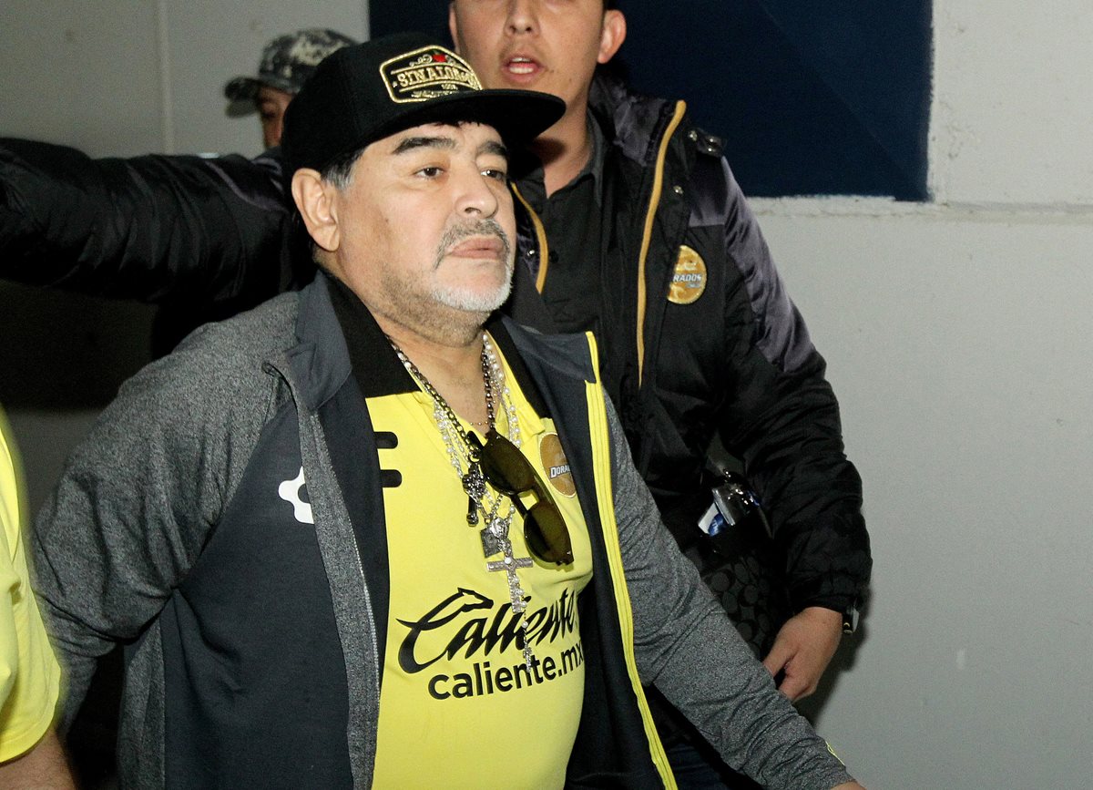 Diego Maradona fue insultado por los aficionados de Atlético San Luis. (Foto Prensa Libre: AFP)